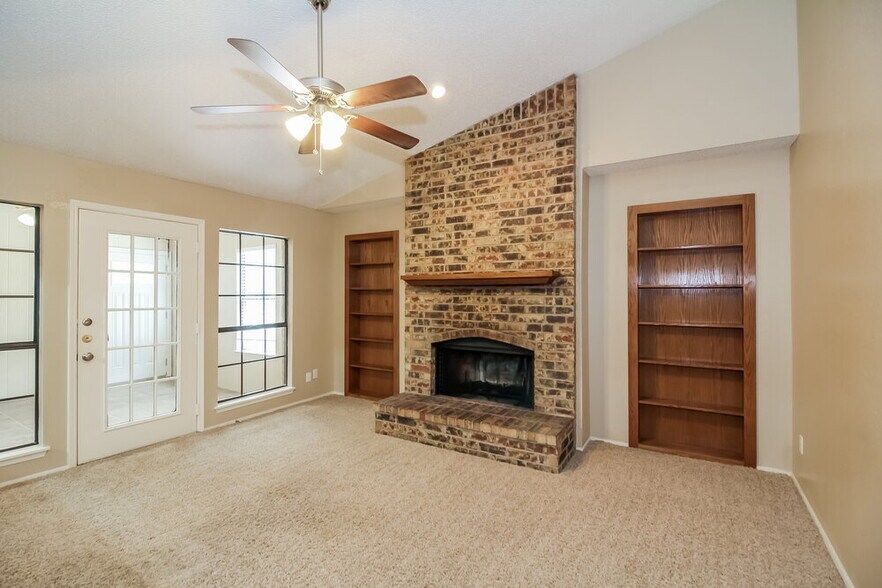 Building Photo - 1037 Eagle Ct