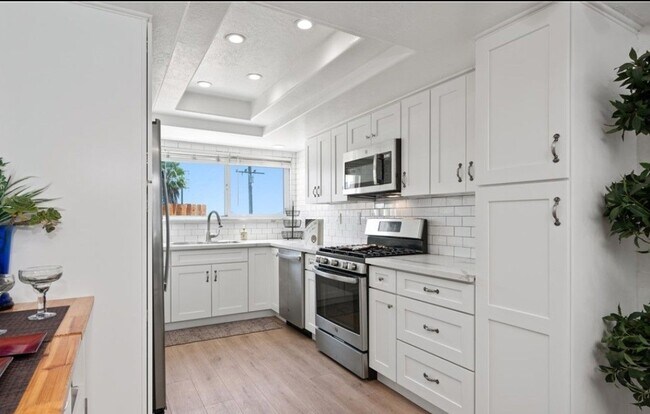 Building Photo - 1600 Crescent Heights St