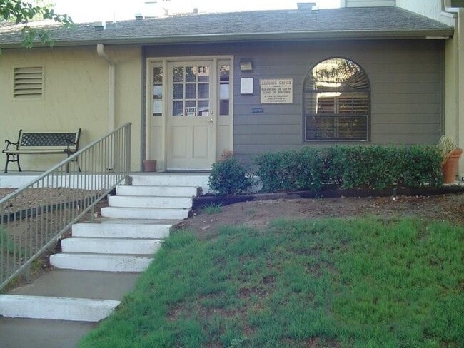Building Photo - 1222 Giles Rd