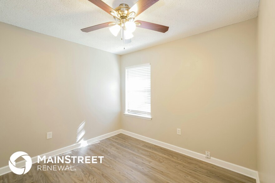 Building Photo - 5007 Swallow Dr