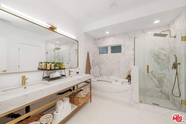 Building Photo - 157 Hart Ave