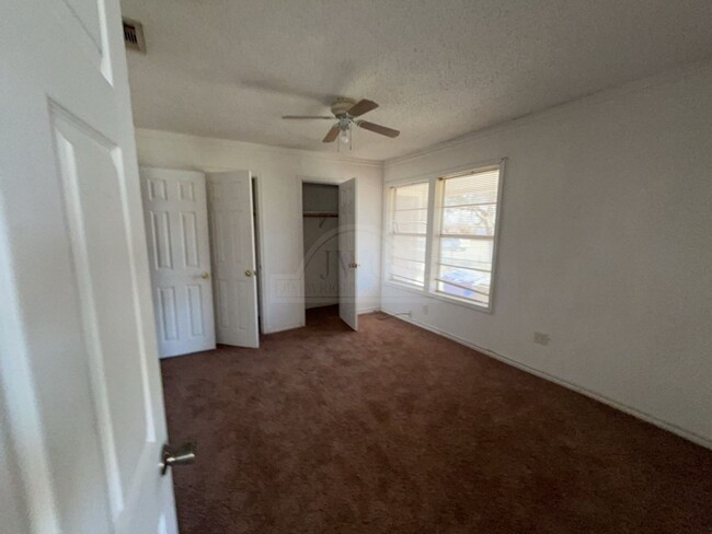 Building Photo - 805 North Dr