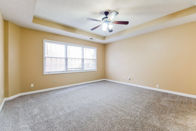 Building Photo - 3330 Salem Cove Dr