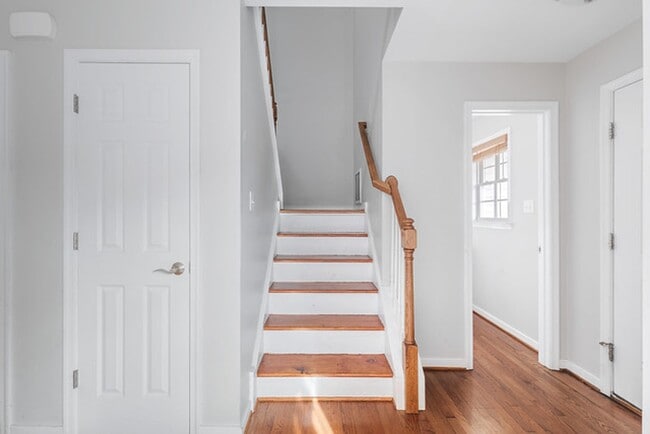 Building Photo - Charming 4 bedroom Colonial in Midlothian!