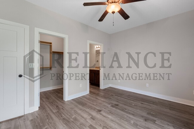 Building Photo - 914 W Onewood Pl