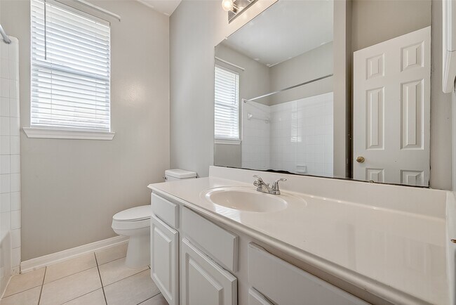 Building Photo - 23719 River Pl Dr