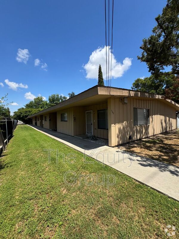 Building Photo - 1140 W Tulare Ave