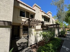Building Photo - Nicely updated 3 bedroom, 2 bath 2 story t...