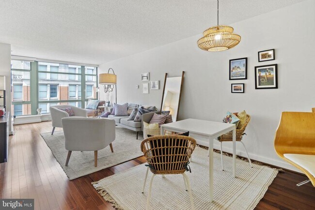 Building Photo - 1150 K St NW
