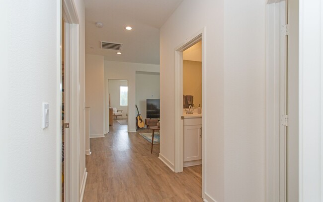 Building Photo - Large Corner-End Townhouse in Oceanside!