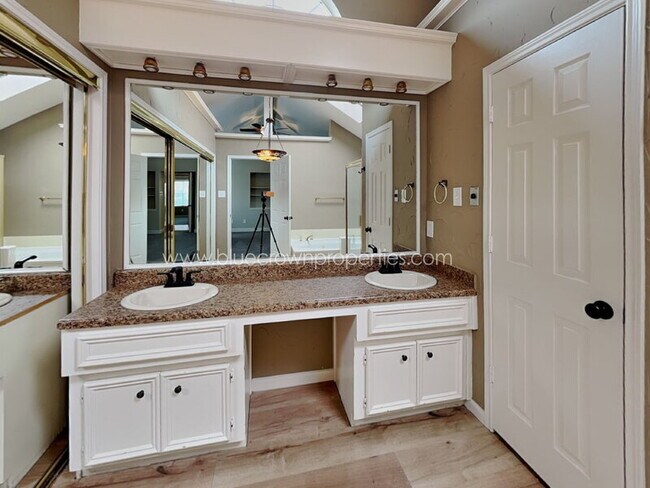 Building Photo - 1313 Red Maple Dr