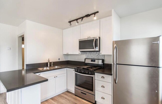 Building Photo - 507 Avenida Victoria
