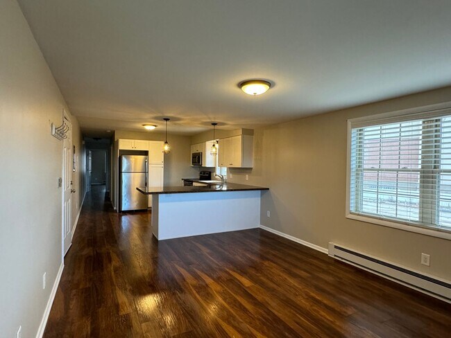 Building Photo - 400 Front St