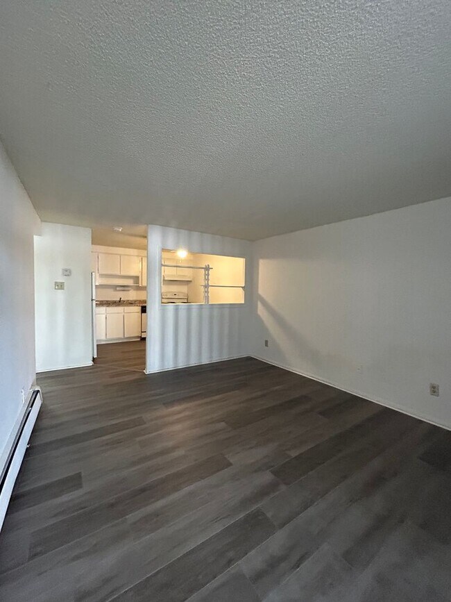Building Photo - Wonderful 1 BR/1 BA Ground Floor Condo in ...