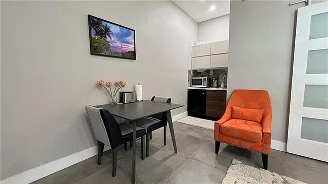 Building Photo - 3321 NE 18th St