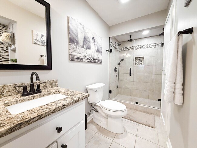 Building Photo - NO APPLICATION FEE FOR 72 HOURS! Spacious Fully-Furnished 5-Bedroom Home | Mid-Term Rental in Gre...