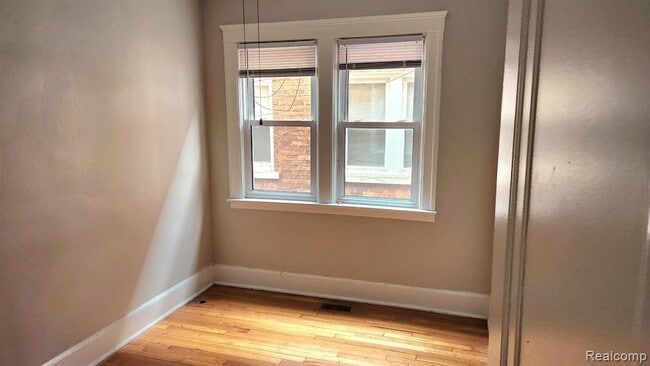 Building Photo - 864 Nottingham Rd