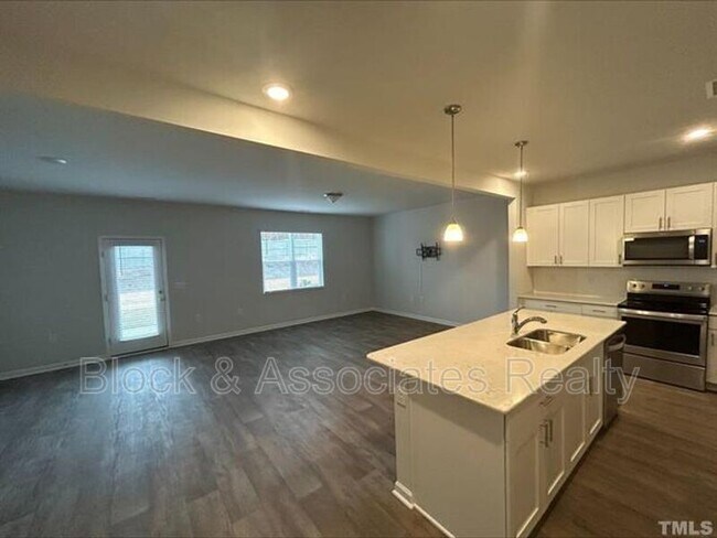 Building Photo - 29 Verona Dr