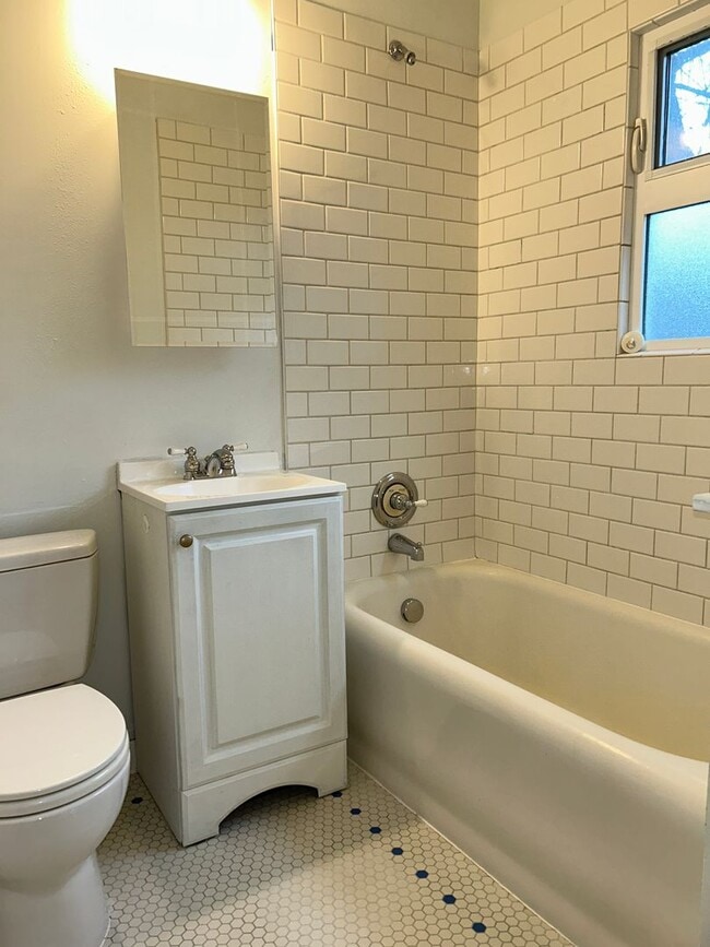 Building Photo - Renovated 1BD/1BA in charming brick cottages