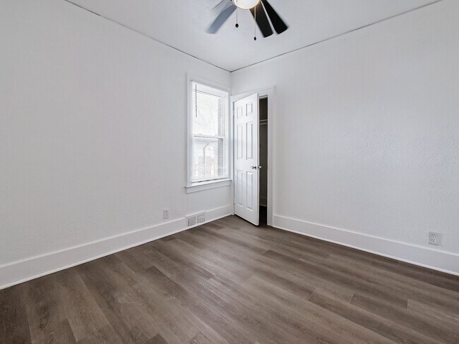 Building Photo - AVAILABLE NOW! SECTION 8 APPROVED! Charming 3-Bedroom Home in Warren!