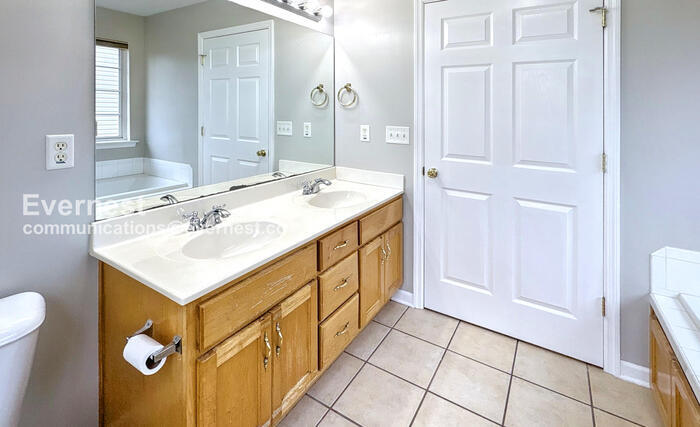 Building Photo - 7102 Tyner Crossing Dr