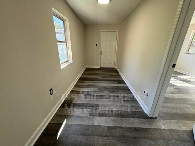 Building Photo - 3704 Taft Ave