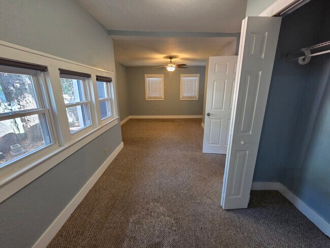 Building Photo - 103 N Glenwood Ave