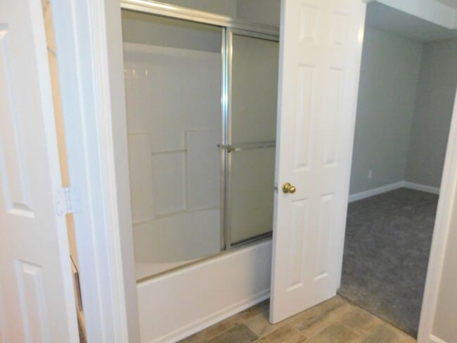 Building Photo - 3 bedroom 2.5 bath single family home