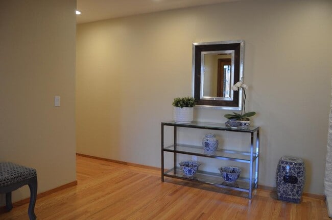 Building Photo - 119 Whitethorne Dr