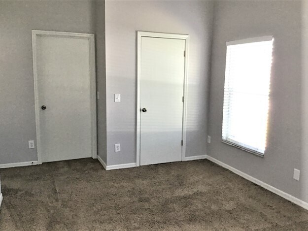 Building Photo - 805 Topaz Dr