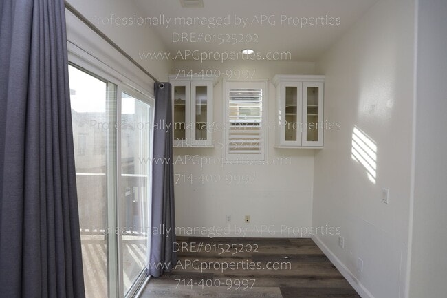 Building Photo - 8057 Sorrento Ln