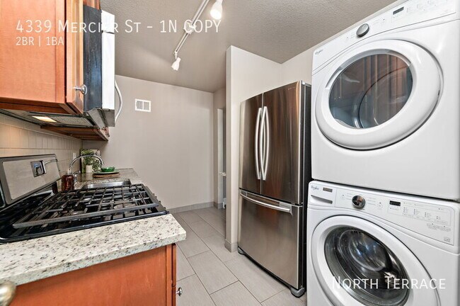 Building Photo - 4339 Mercier St