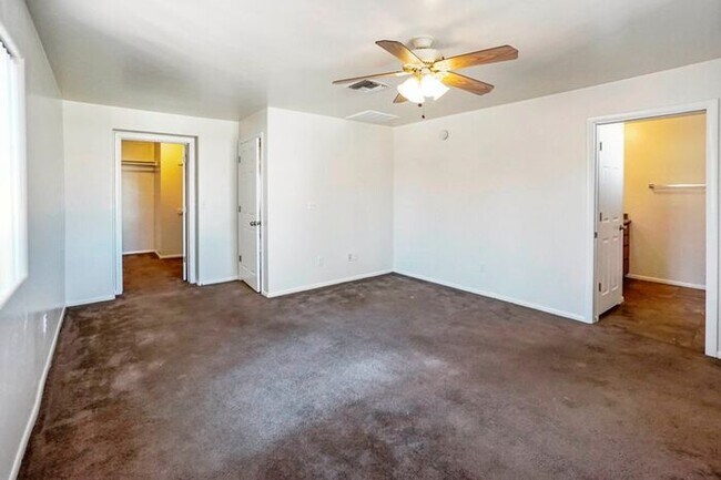 Building Photo - Spacious 3 Bed, 2 Bath Home Near UofA - Perfect Tucson Living!