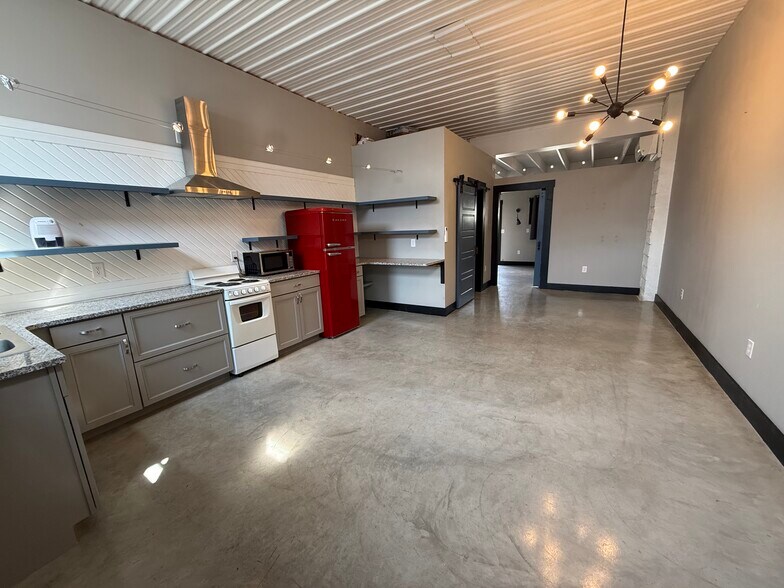 Building Photo - 475 S Hickory St