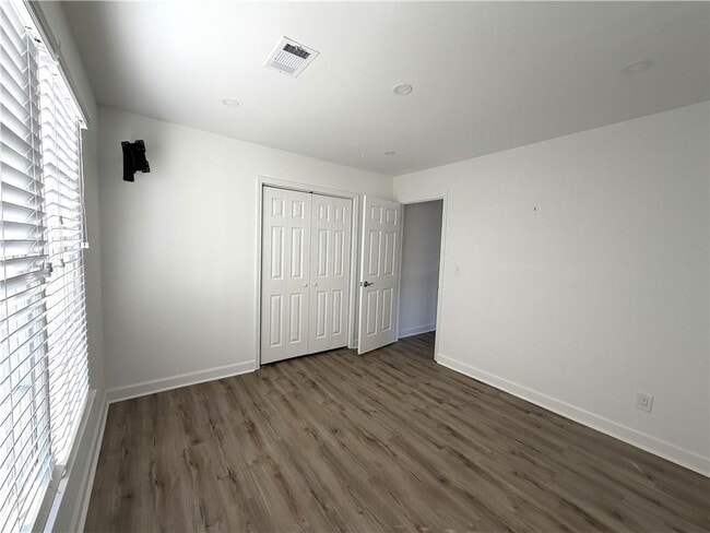 Building Photo - 4865 Chesterfield Ct