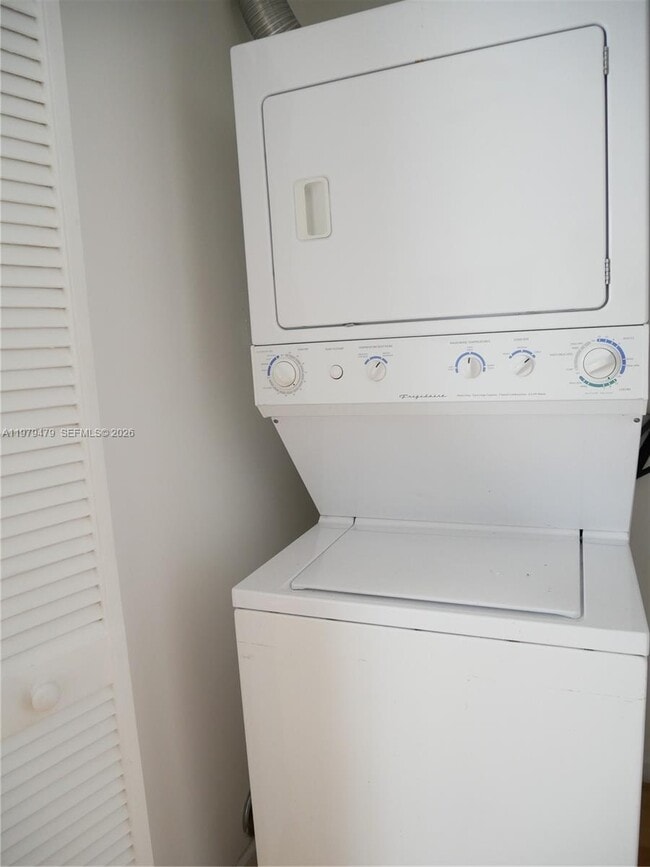 Building Photo - 631 Euclid Ave