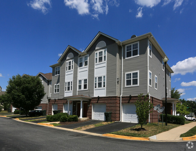 Building Photo - Windsor Crossing Apartments