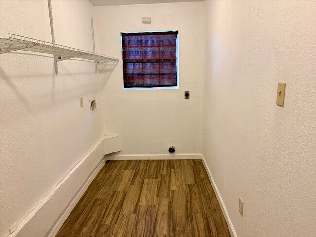 Building Photo - 10618 Leitrim Way