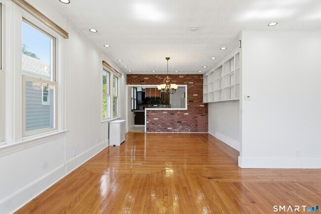 Building Photo - 30 Coram St