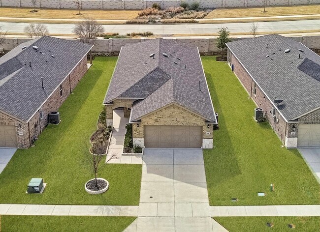Building Photo - 200 Sleepy Willow Ln