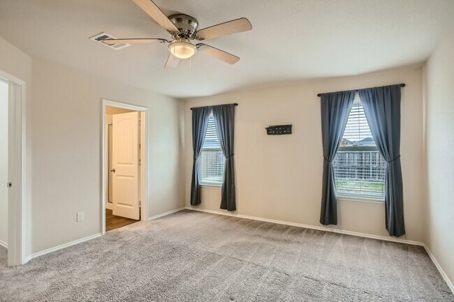 Building Photo - 207 Gallop Court, Waxahachie, TX, 75165