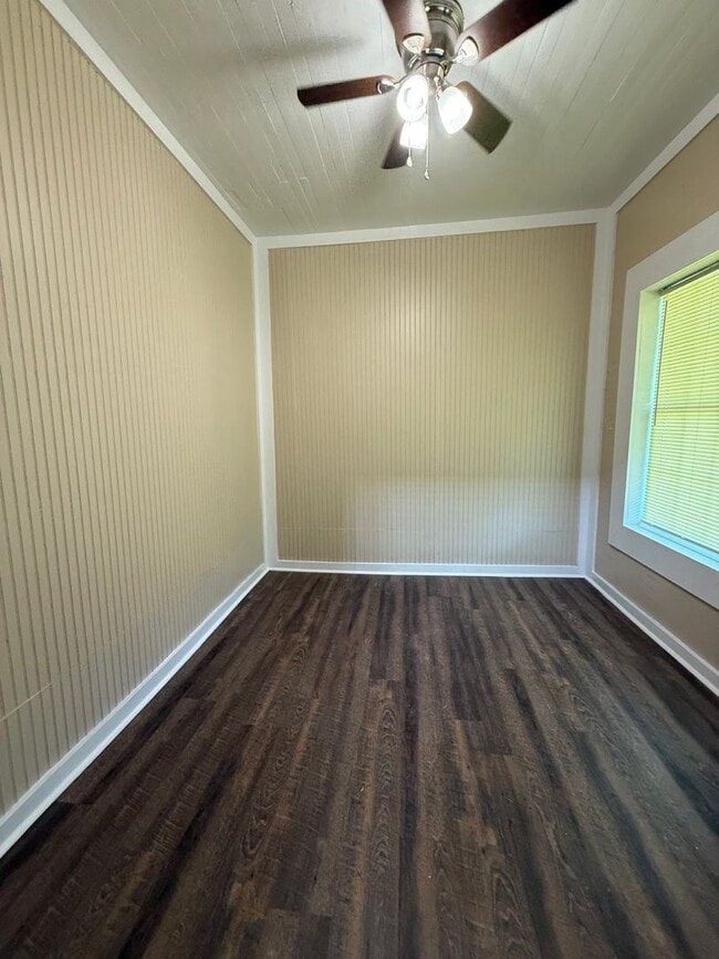 Building Photo - 2 Bed/1 Bath House