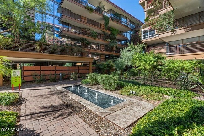 Building Photo - 7117 E Rancho Vista Dr