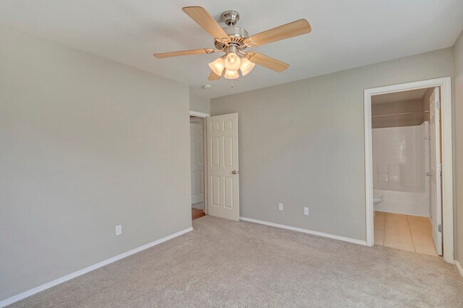 Building Photo - 19 Bushwood Dr