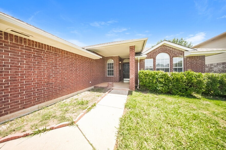 Building Photo - 329 Ridge Bluff Dr