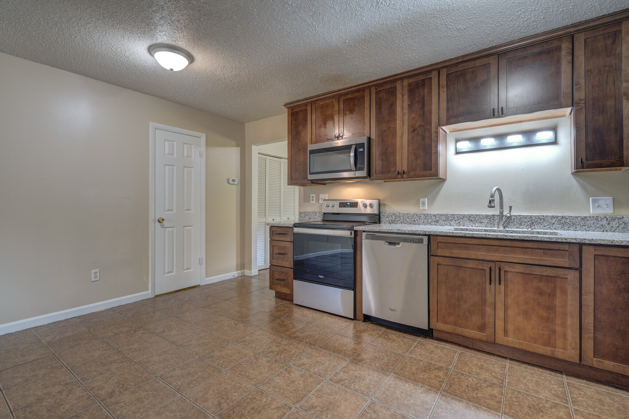 Building Photo - 135 Clover Valley Cir