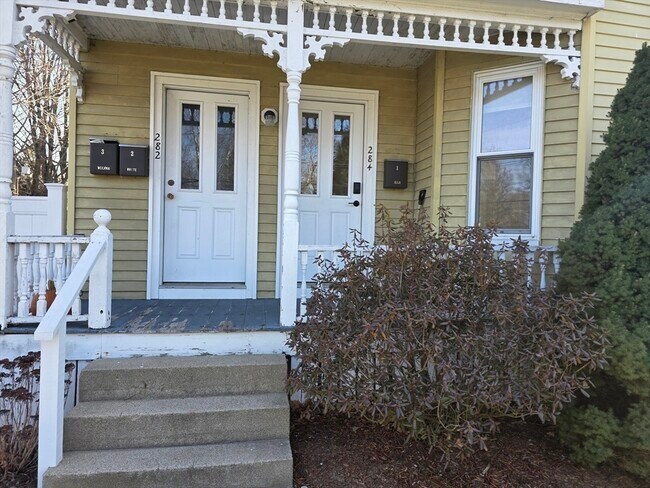 Building Photo - 284 School St