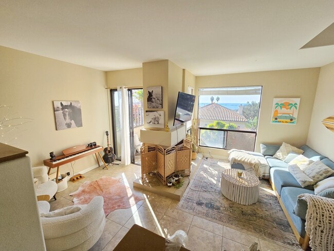 Building Photo - 2070 Oxford Ave