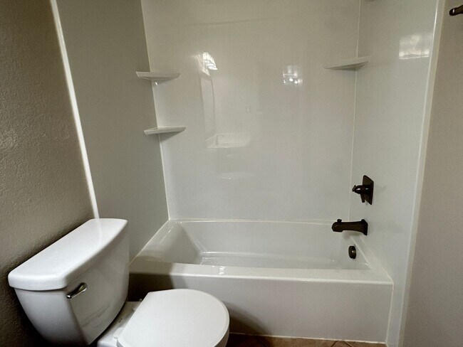 Building Photo - 1 BEDROOM THUNDERBIRD PASEO