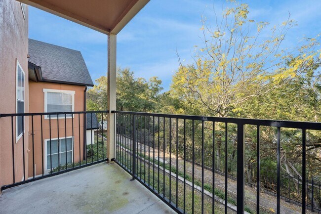 Building Photo - 6071 Westgate Dr